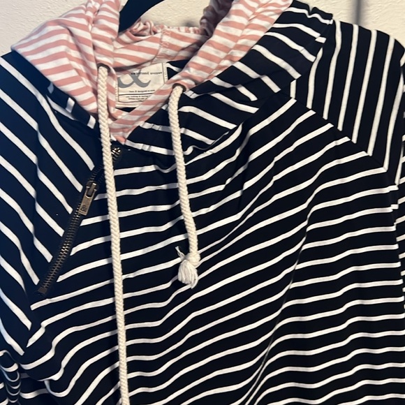 Ampersand Ave hoodie size large - Picture 6 of 7